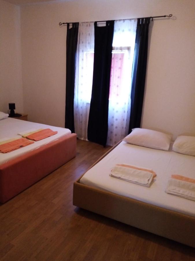 Apartments Luca Ražanac Esterno foto
